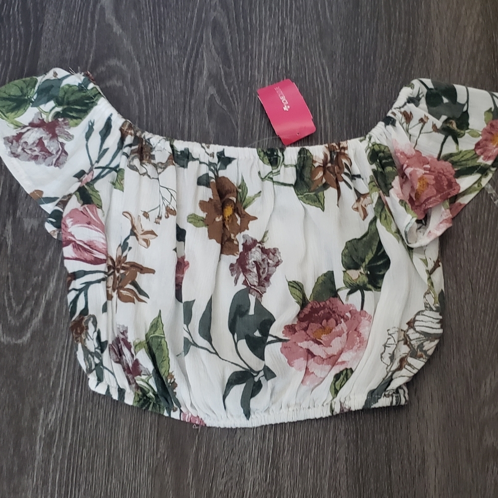 Love culture cropped top